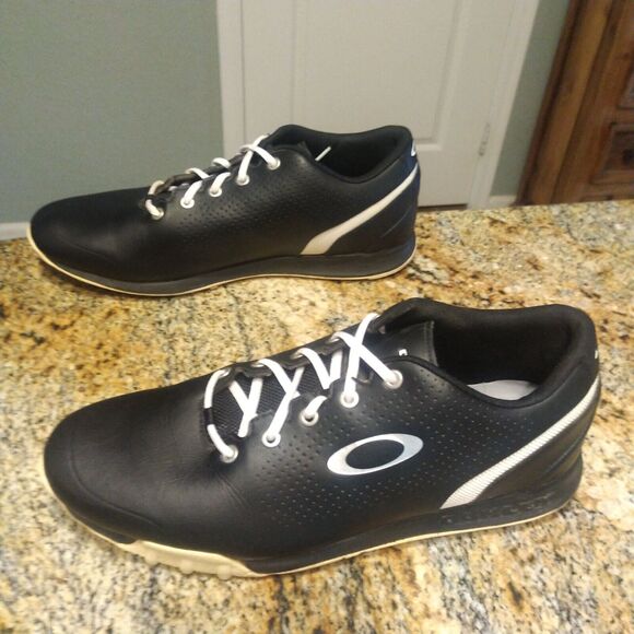 Oakley Men's Ripcord Golf Shoes Ortholite Soft Spike Black/White Leather Sz 11.5 - Picture 3 of 12